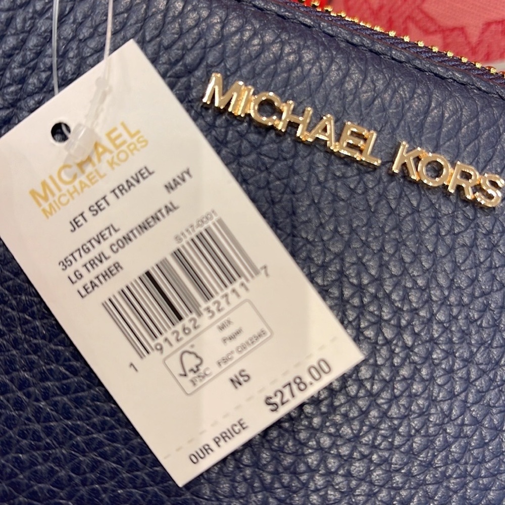 Michael Kors Jet Set Travel Large Travel CONTINENTAL 
Navy - Picture 8 of 16